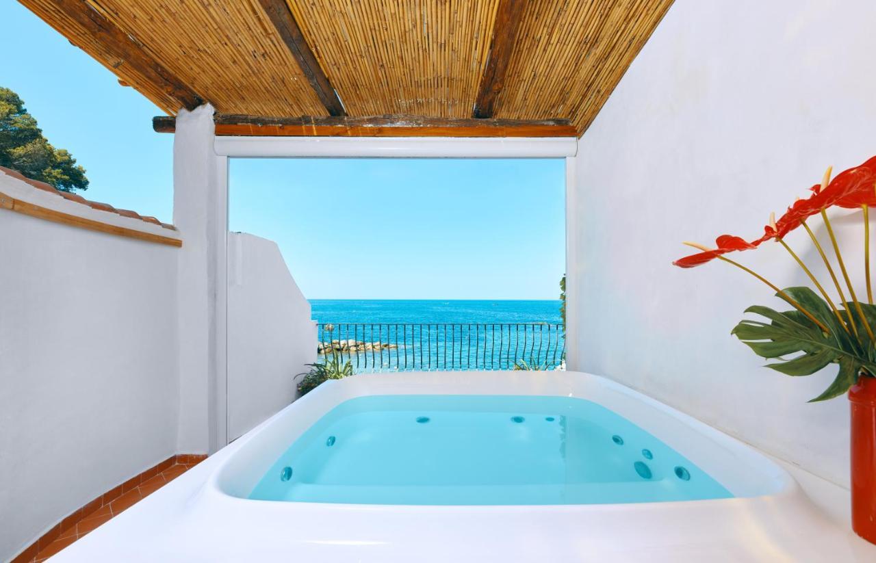 Deluxe Suite Spa Bath Spa Access