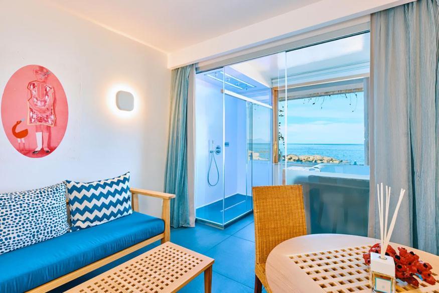 Suite Hot Tub Spa Access